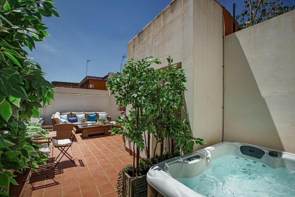 Mini Hotel In The Heart Of Sevilla For Exclusive Usage Exterior photo