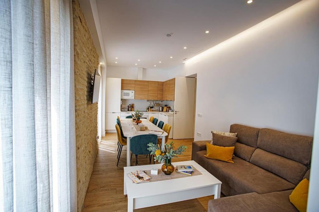 Mini Hotel In The Heart Of Sevilla For Exclusive Usage Exterior photo